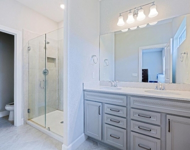 1832 Se Roxy Way - Photo Thumbnail 10