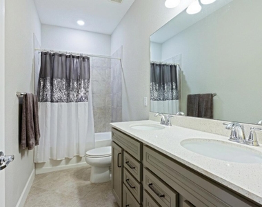 1832 Se Roxy Way - Photo Thumbnail 12