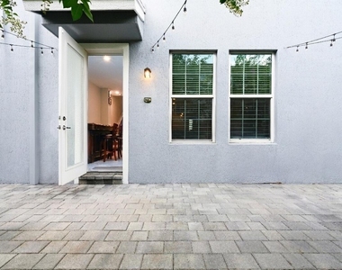 1832 Se Roxy Way - Photo Thumbnail 15