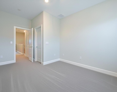 1832 Se Roxy Way - Photo Thumbnail 11