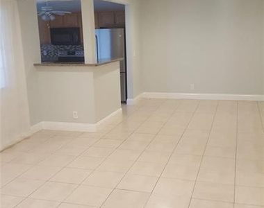 180 Ne 12th Avenue - Photo Thumbnail 4
