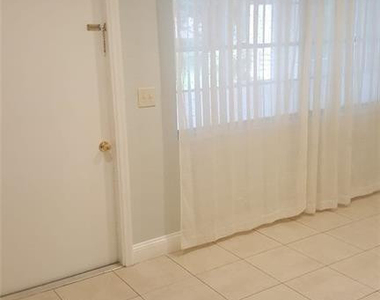 180 Ne 12th Avenue - Photo Thumbnail 5