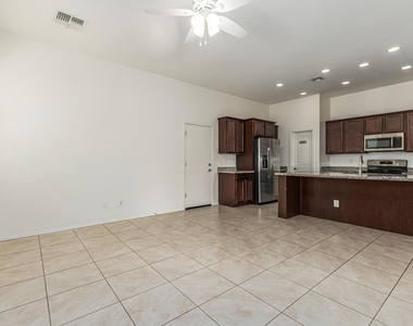 2532 N 149th Avenue - Photo Thumbnail 5