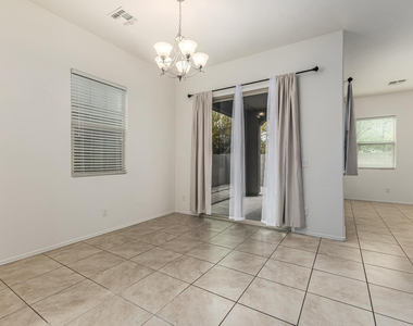 2532 N 149th Avenue - Photo Thumbnail 6