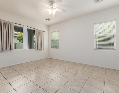 2532 N 149th Avenue - Photo Thumbnail 4