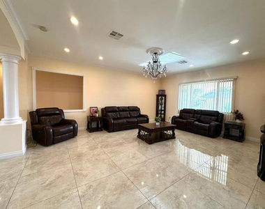 6830 N 14th Street - Photo Thumbnail 5