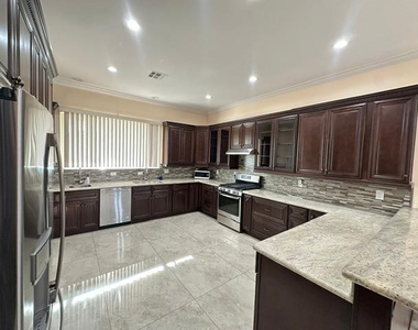 6830 N 14th Street - Photo Thumbnail 6
