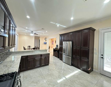 6830 N 14th Street - Photo Thumbnail 12