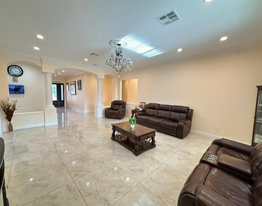 6830 N 14th Street - Photo Thumbnail 8