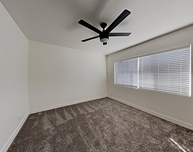 2431 W Shady Glen Avenue - Photo Thumbnail 9