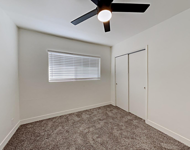 2431 W Shady Glen Avenue - Photo Thumbnail 8