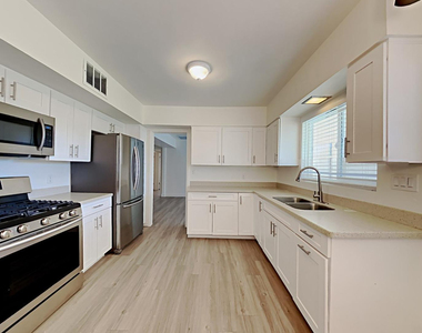 2431 W Shady Glen Avenue - Photo Thumbnail 1