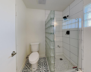 2431 W Shady Glen Avenue - Photo Thumbnail 12