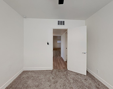 2431 W Shady Glen Avenue - Photo Thumbnail 10