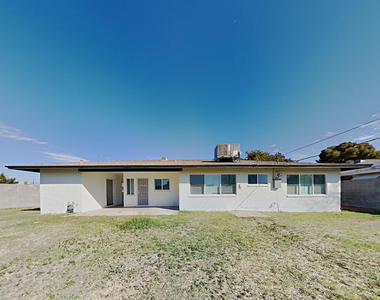2431 W Shady Glen Avenue - Photo Thumbnail 13