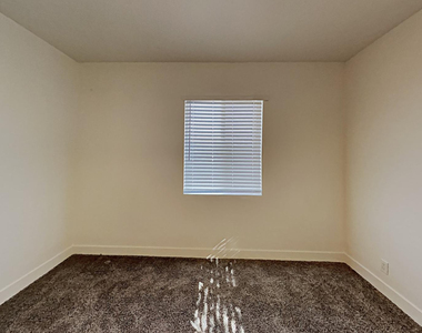 2431 W Shady Glen Avenue - Photo Thumbnail 7