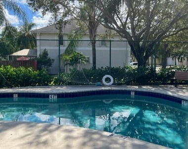 239 Leland Lane - Photo Thumbnail 14