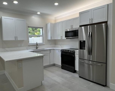 239 Leland Lane - Photo Thumbnail 1