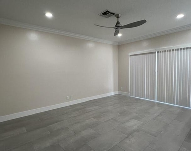 239 Leland Lane - Photo Thumbnail 2