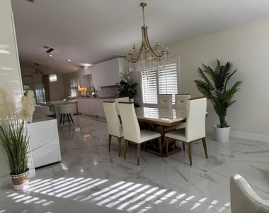 544 Nw 38th Avenue - Photo Thumbnail 2