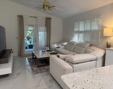 544 Nw 38th Avenue - Photo Thumbnail 5
