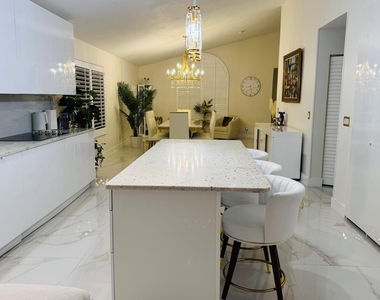 544 Nw 38th Avenue - Photo Thumbnail 4