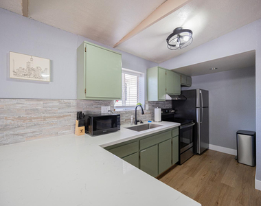 1221 E Highland Avenue - Photo Thumbnail 8