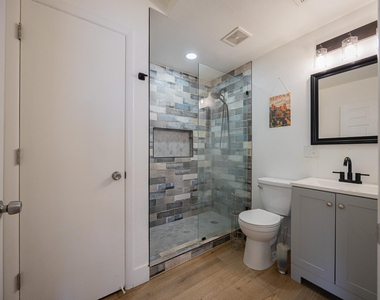 1221 E Highland Avenue - Photo Thumbnail 11