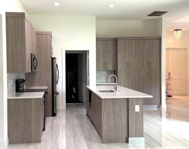 1730 Sw California Boulevard - Photo Thumbnail 2