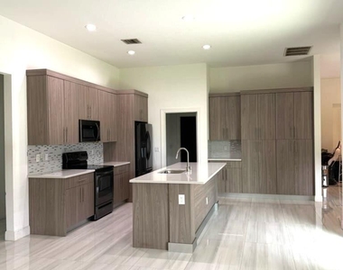 1730 Sw California Boulevard - Photo Thumbnail 3