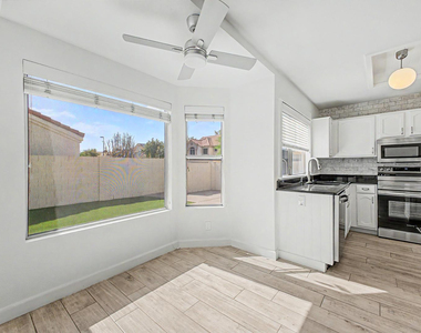 1006 S Tiago Drive - Photo Thumbnail 11