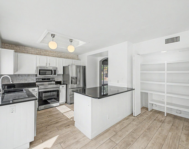 1006 S Tiago Drive - Photo Thumbnail 13