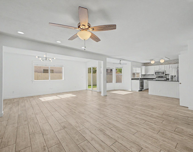 1006 S Tiago Drive - Photo Thumbnail 9