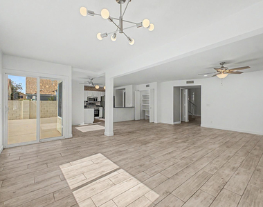 1006 S Tiago Drive - Photo Thumbnail 10