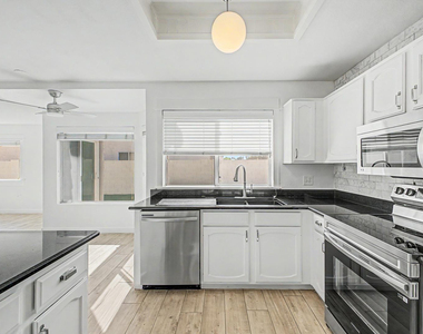 1006 S Tiago Drive - Photo Thumbnail 14