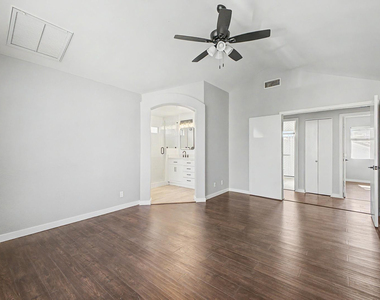 1006 S Tiago Drive - Photo Thumbnail 18