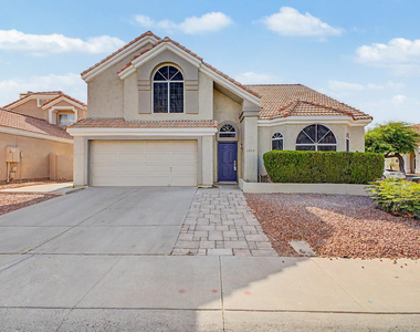 1006 S Tiago Drive - Photo Thumbnail 2