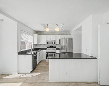 1006 S Tiago Drive - Photo Thumbnail 12