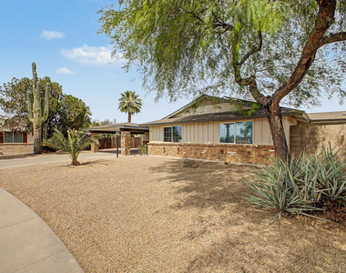3346 E Cochise Drive - Photo Thumbnail 8