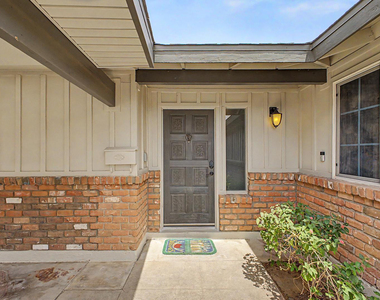 3346 E Cochise Drive - Photo Thumbnail 11