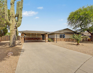 3346 E Cochise Drive - Photo Thumbnail 5