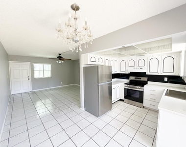 320 Sw 1st Street - Photo Thumbnail 2