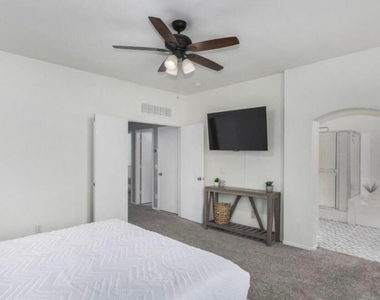 1886 E Don Carlos Avenue - Photo Thumbnail 13