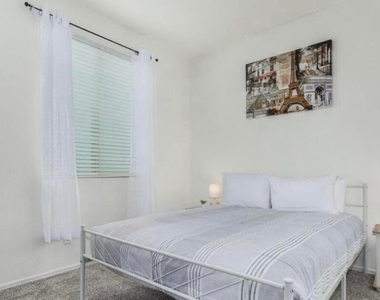 1886 E Don Carlos Avenue - Photo Thumbnail 11