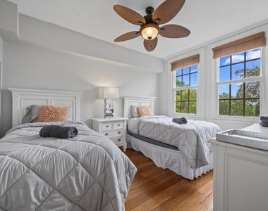 235 Sunrise Avenue - Photo Thumbnail 16