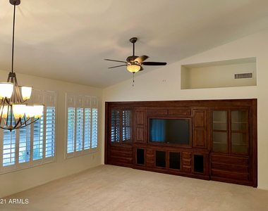 15045 N 54th Place - Photo Thumbnail 4