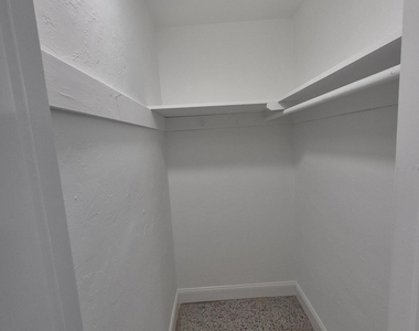 1119 Ne 17th Avenue - Photo Thumbnail 6