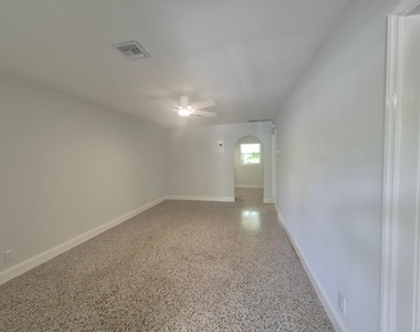 1119 Ne 17th Avenue - Photo Thumbnail 1