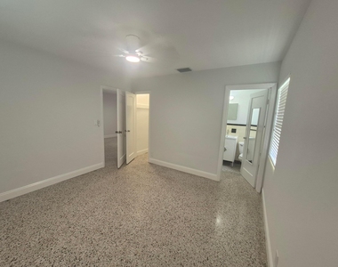 1119 Ne 17th Avenue - Photo Thumbnail 4