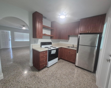 1119 Ne 17th Avenue - Photo Thumbnail 10